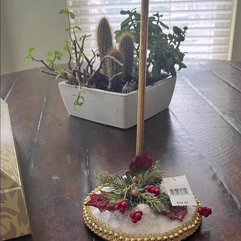 Elegant Gold and Red Holiday Candle Holder